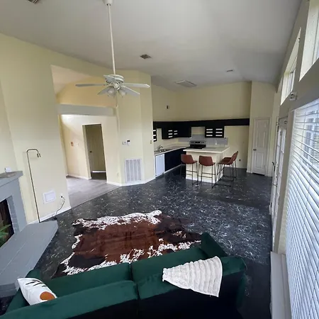2Br 2Ba Gem With Private Yard Entire House Villa